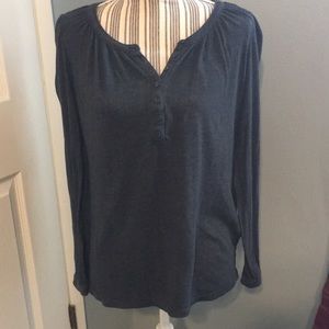 Grey long-sleeved shirt